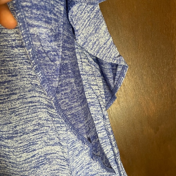 Tops - Picture 4 of 4